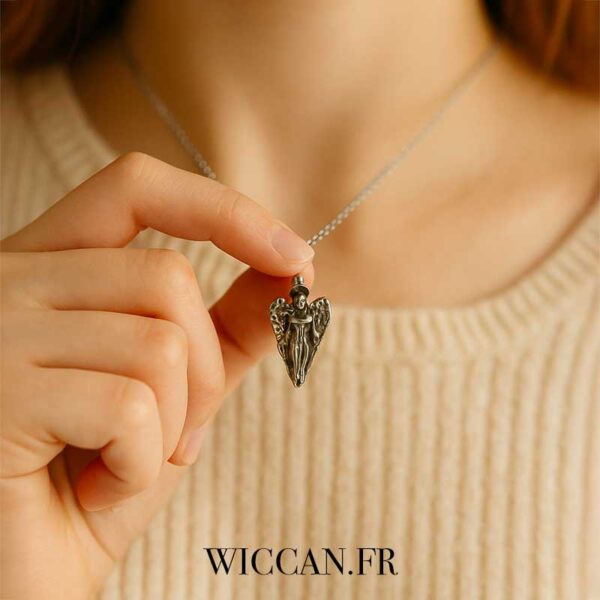 Collier Ange Michael